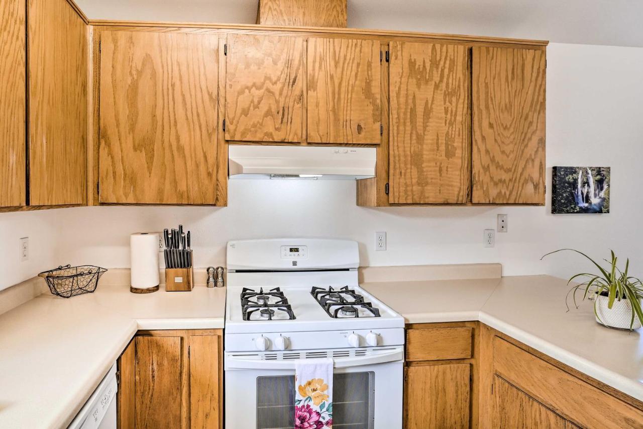 Mount Shasta Escape With Balcony About Walk To Dtwn Villa Exterior foto