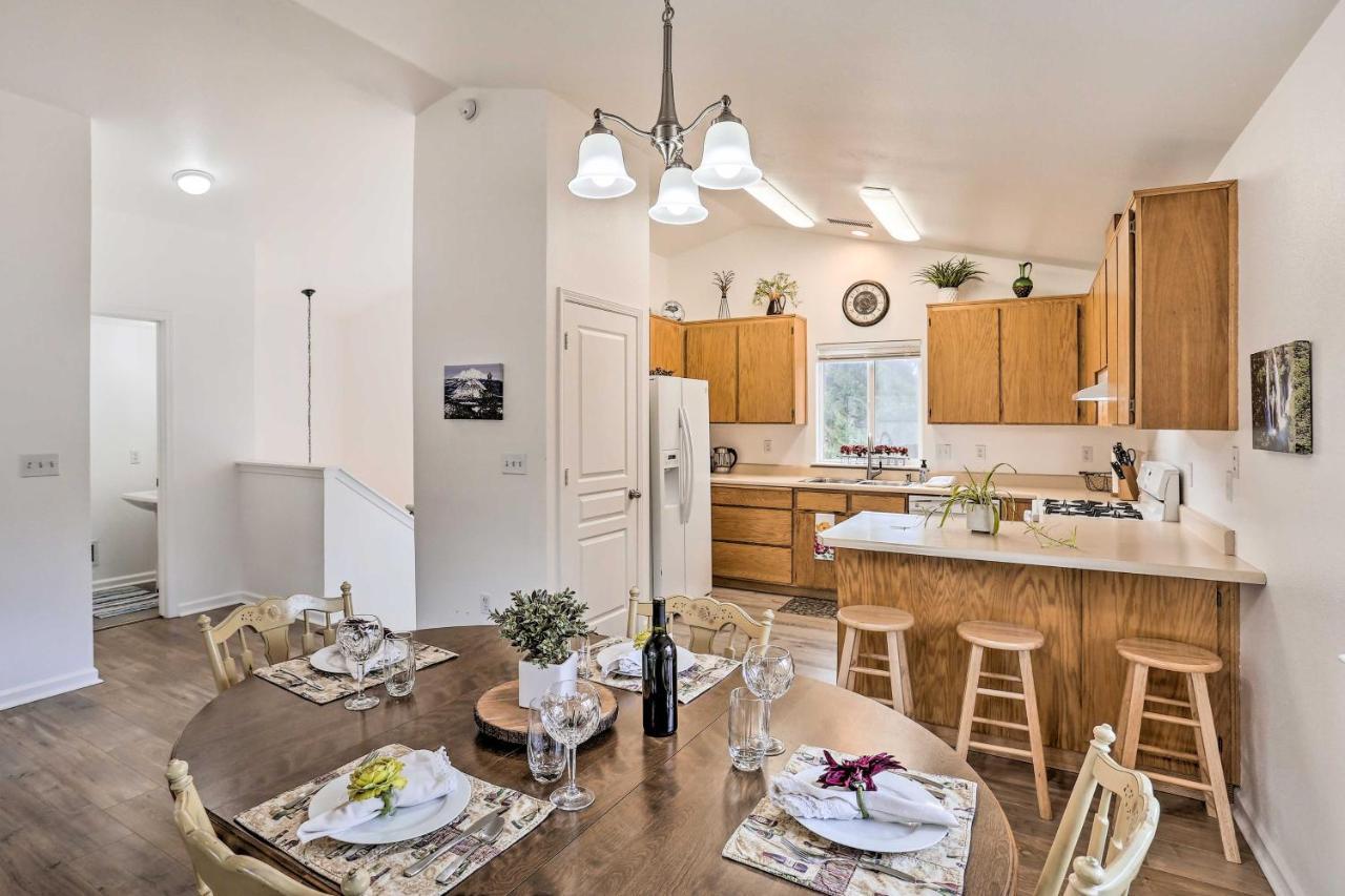 Mount Shasta Escape With Balcony About Walk To Dtwn Villa Exterior foto