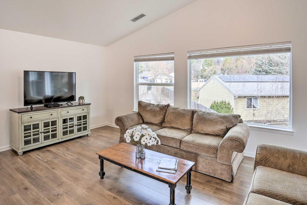 Mount Shasta Escape With Balcony About Walk To Dtwn Villa Exterior foto