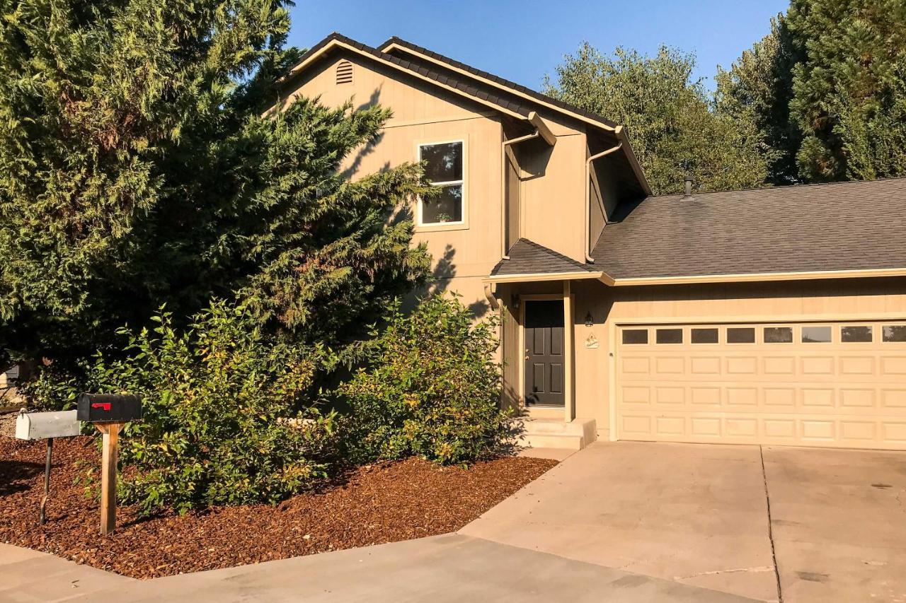Mount Shasta Escape With Balcony About Walk To Dtwn Villa Exterior foto